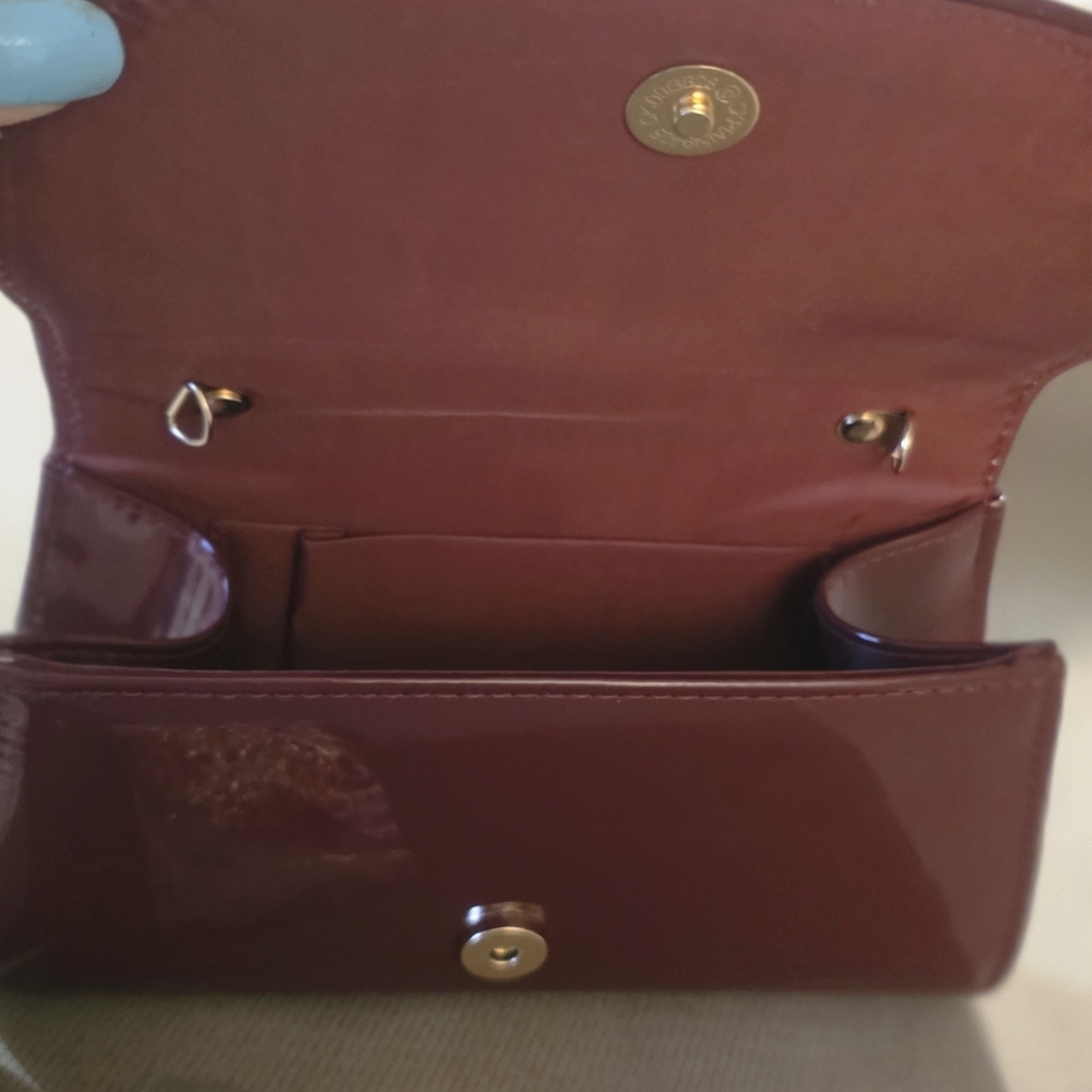 Elegant Mini Burgandy Clutch! - Picture 9 of 14